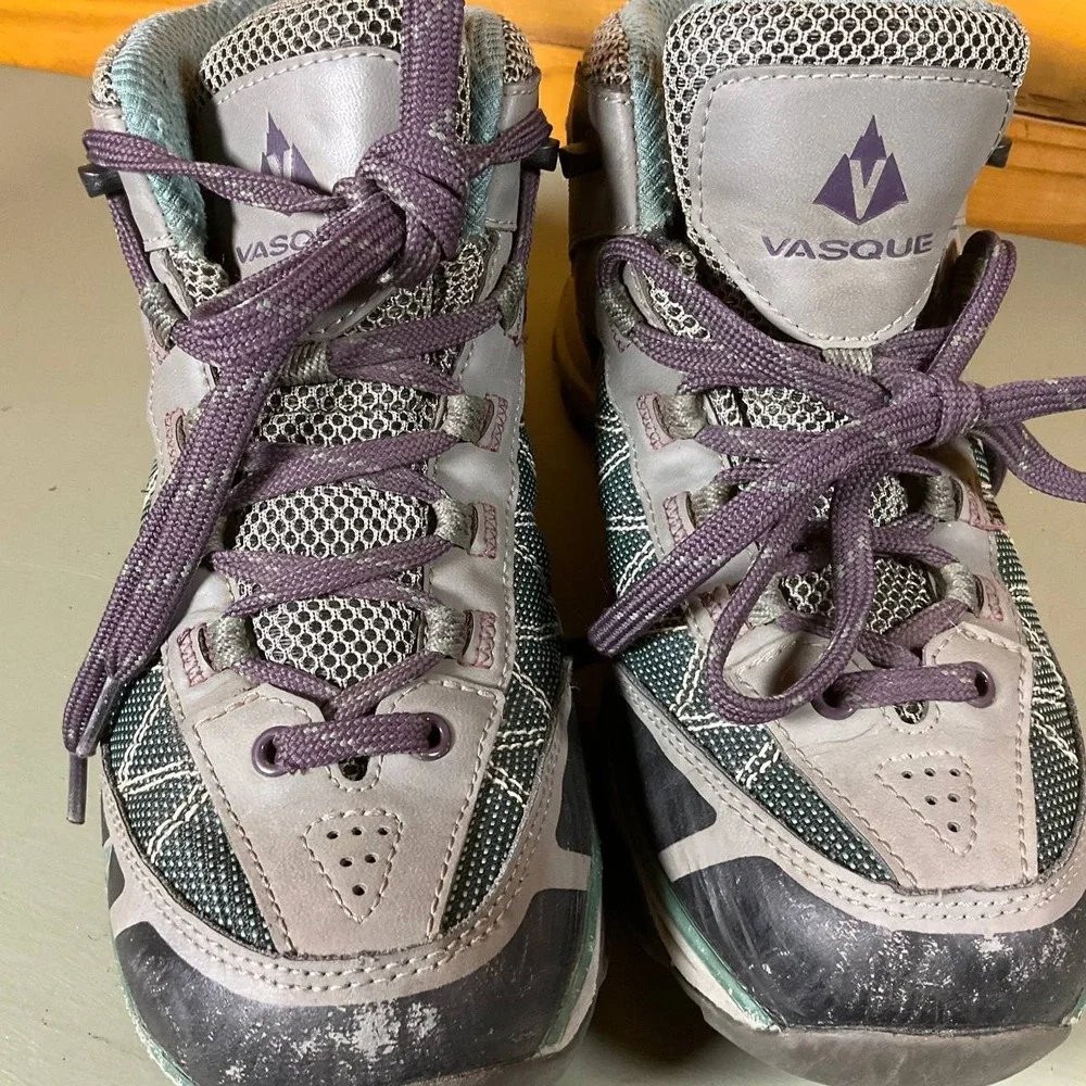 Vasque Monolith UltraDry 7347 Boots Mens Size 8.5M Gray Purple Waterproof Hiking